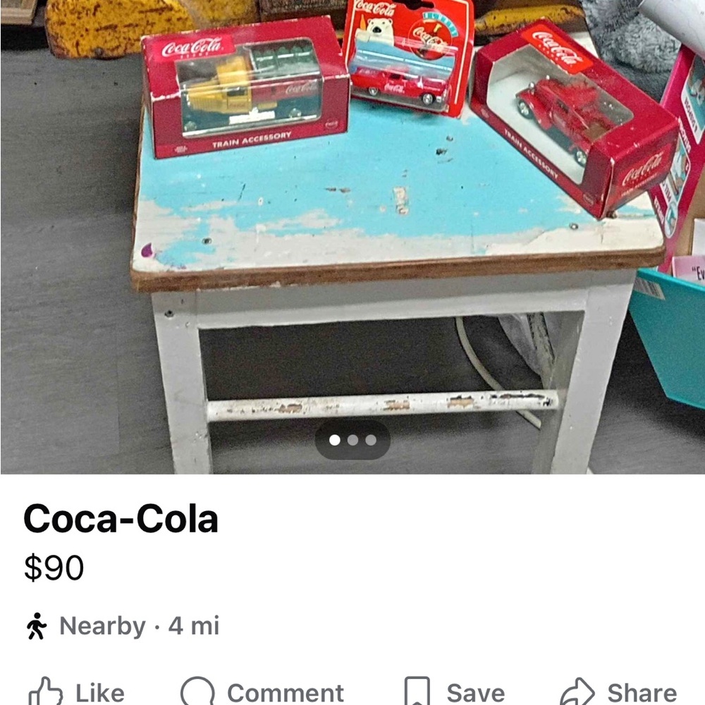 Coca-Cola Red and Green Collectible Set